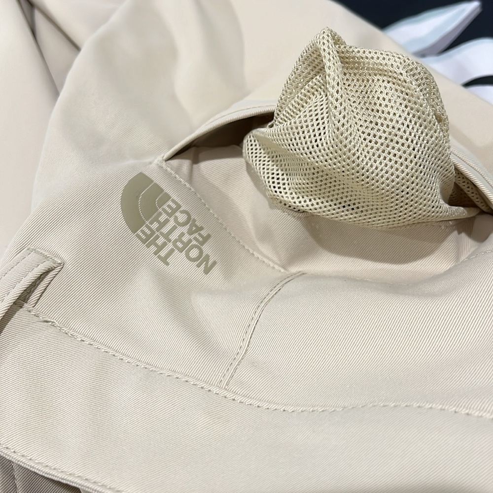 EUC North Face Standard Tapered Outdoor Pants with FlashDry, Gravel Tan, Size 6